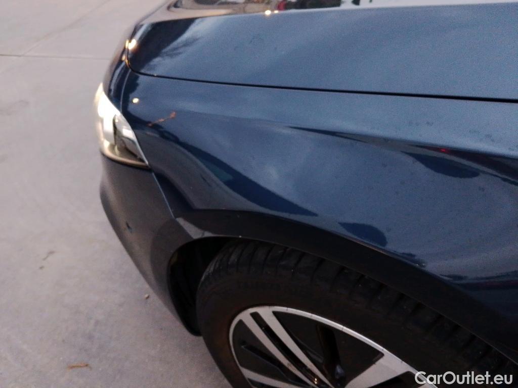  Mercedes  A-Klasse MERCEDES-BENZ Clase A / 2018 / 4P / sedán Sedán A 250 e #19