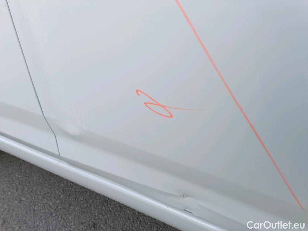  Nissan  Micra NISSAN  / 2017 / 5P / berlina con portón IG-T 68 kW (92 CV) E6D-F Acenta #4