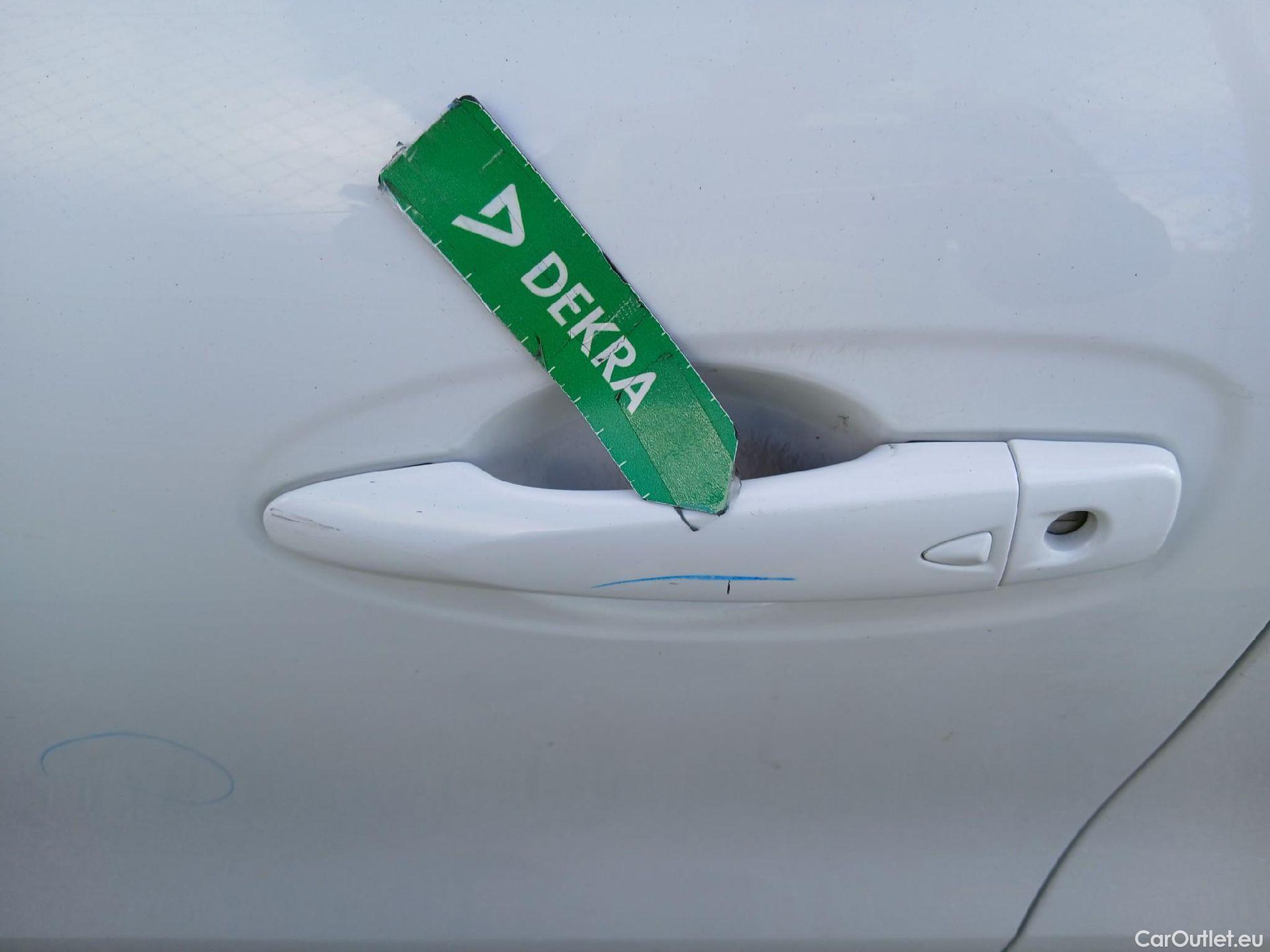  Renault  Kadjar RENAULT  / 2019 / 5P / crossover Zen Blue dCi 110kW (150CV) 4x4 #17