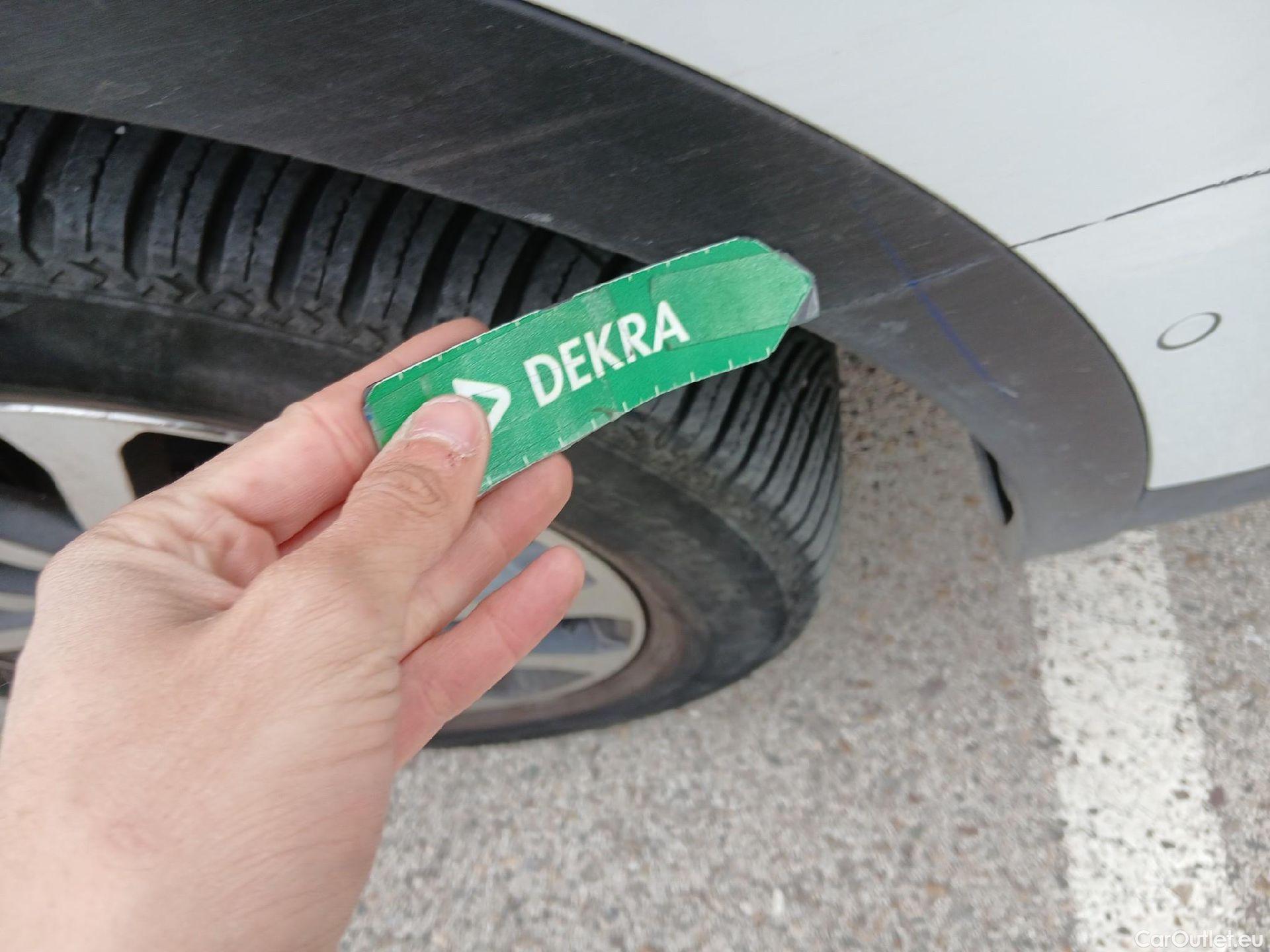  Renault  Kadjar RENAULT  / 2019 / 5P / crossover Zen Blue dCi 110kW (150CV) 4x4 #52