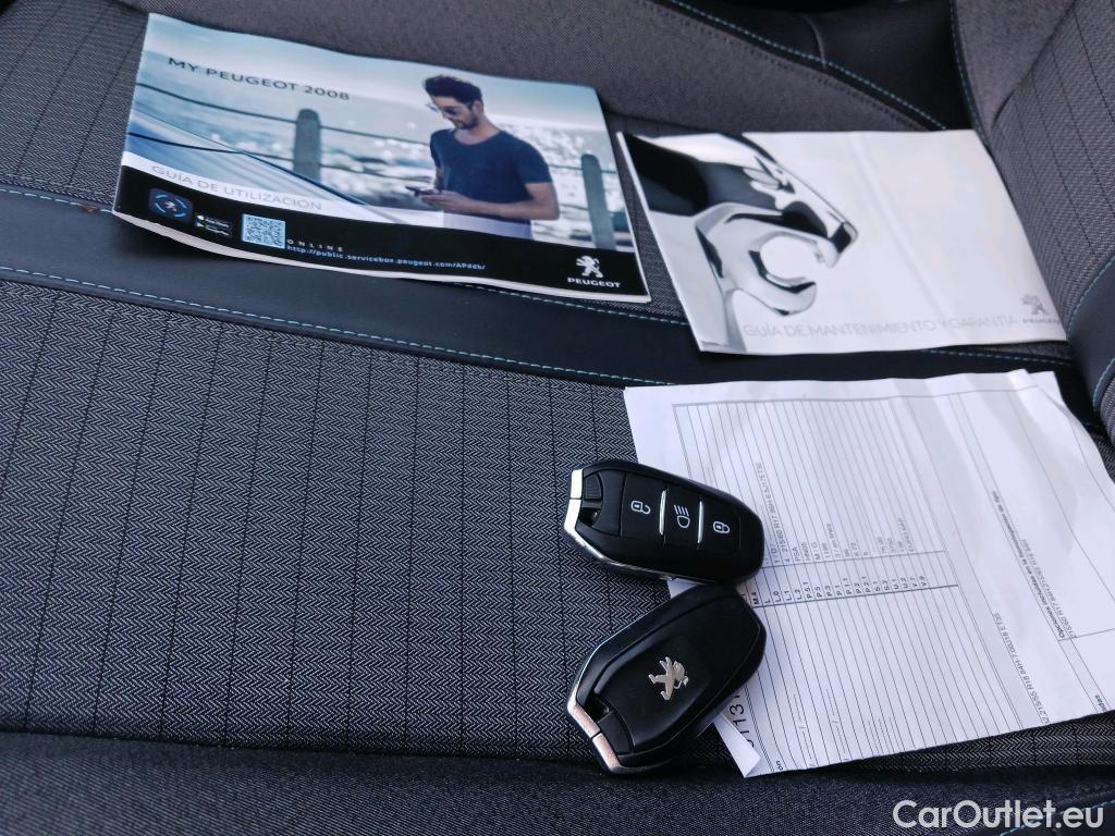  Peugeot  2008 PEUGEOT  / 2019 / 5P / todoterreno Allure Pack Puretech 130 S&S EAT8 (AC2) #4