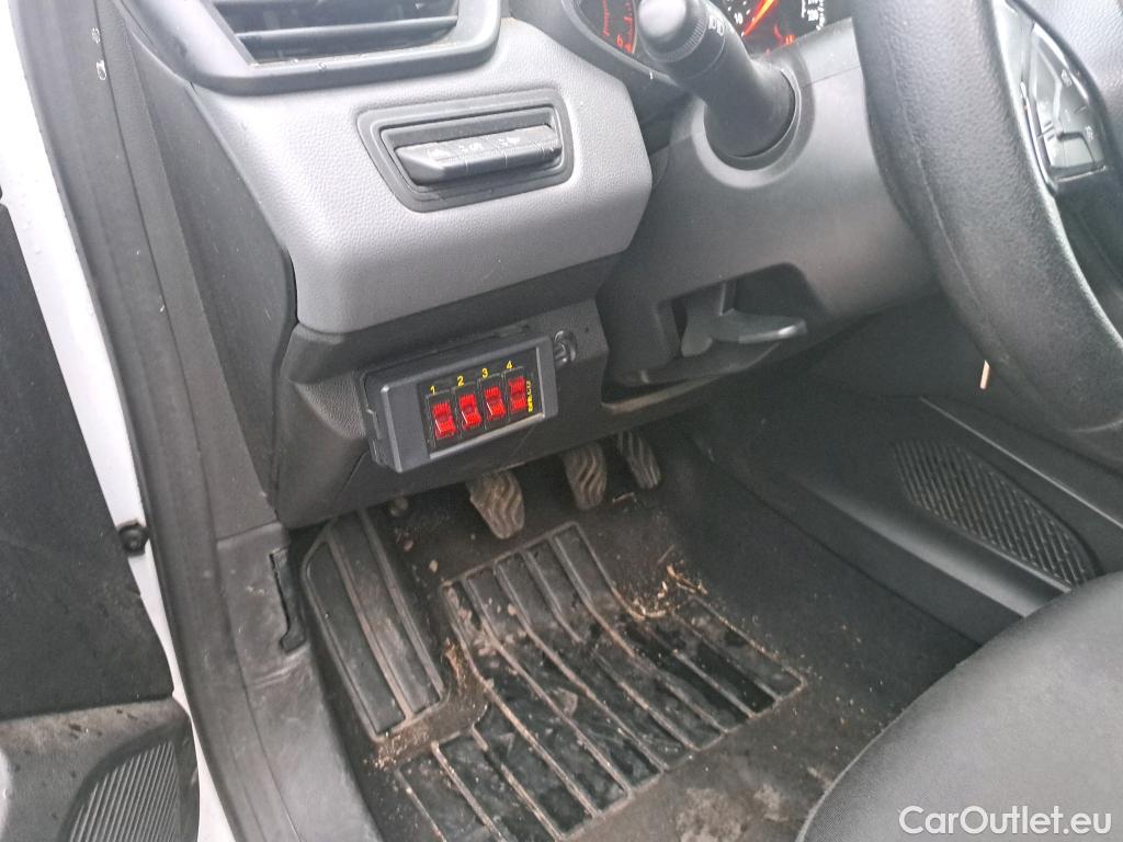  Renault  Clio RENAULT  / 2019 / 5P / berlina con portón Business Blue dCi 74kW (100CV) #48