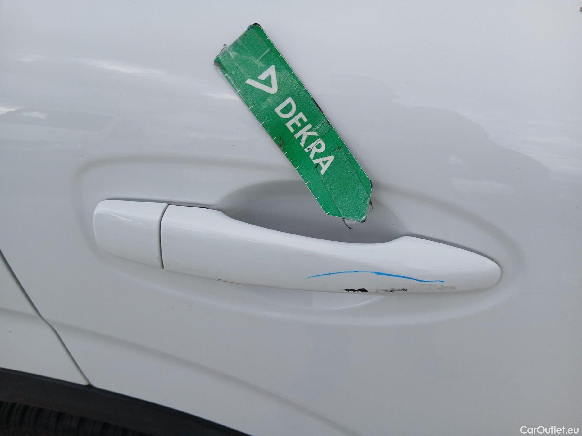  Renault  Kadjar RENAULT  / 2019 / 5P / crossover Zen Blue dCi 110kW (150CV) 4x4 #47