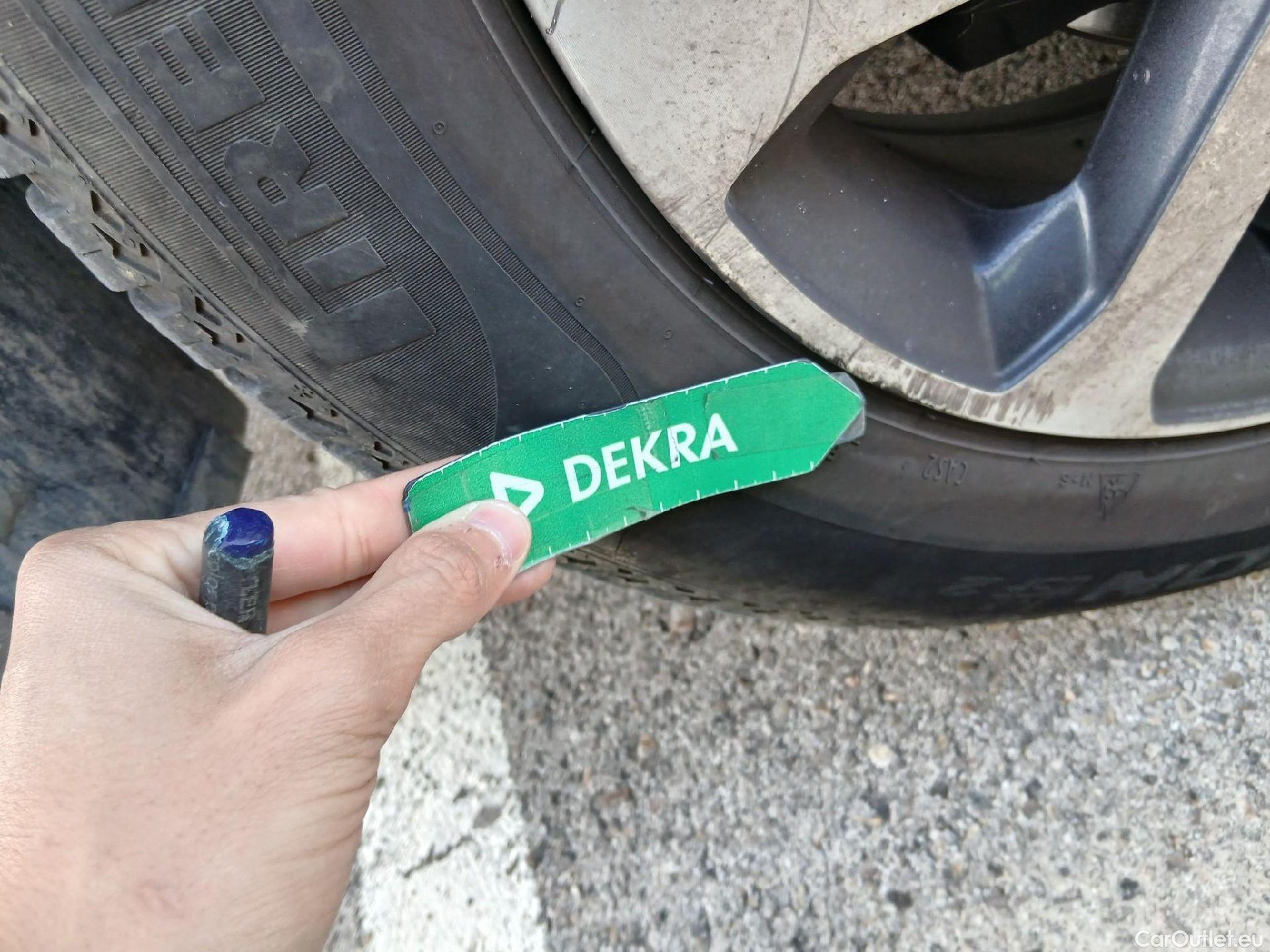  Renault  Kadjar RENAULT  / 2019 / 5P / crossover Zen Blue dCi 110kW (150CV) 4x4 #10