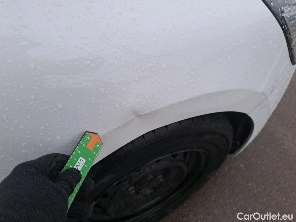  Renault  Clio RENAULT  / 2019 / 5P / berlina con portón Business Blue dCi 74kW (100CV) #27