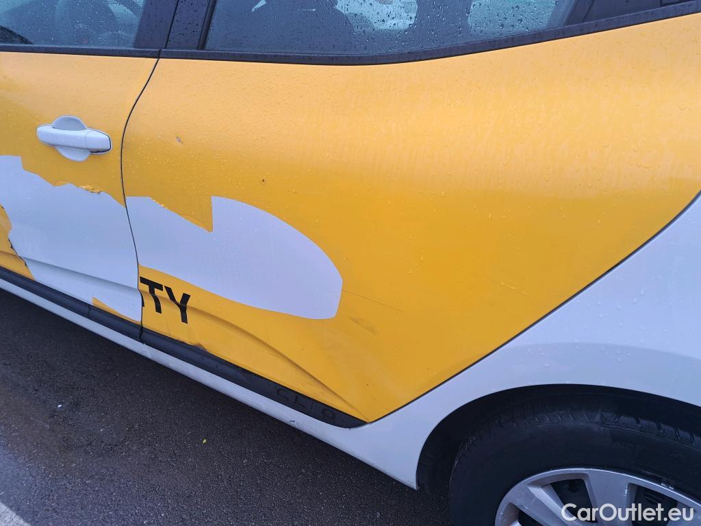  Renault  Clio RENAULT  / 2019 / 5P / berlina con portón Business Blue dCi 74kW (100CV) #19