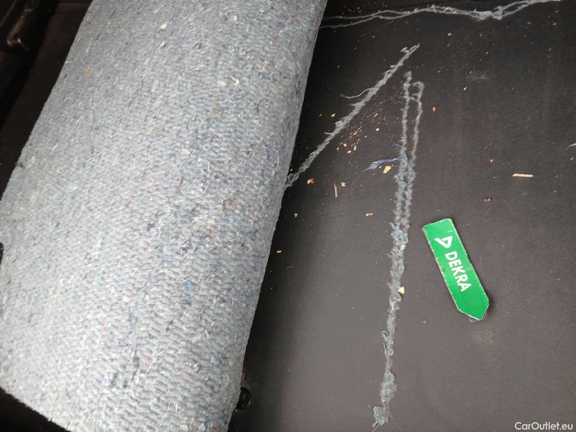  Renault  Kadjar RENAULT  / 2019 / 5P / crossover Zen Blue dCi 110kW (150CV) 4x4 #39