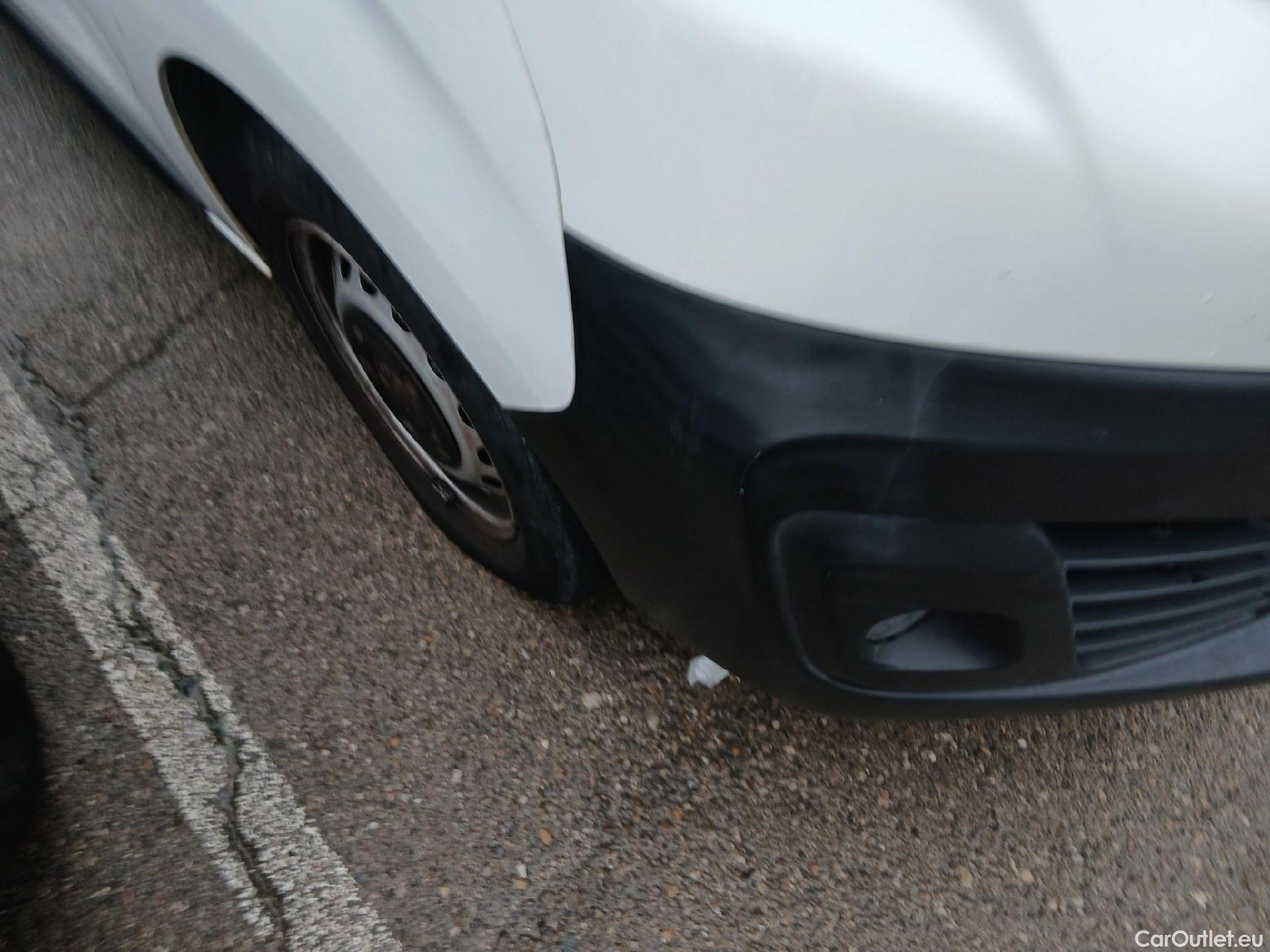  Peugeot  Expert PEUGEOT  / 2016 / 4P / furgón Furgón Premium 1.5 BlueHDi 100 Standard (AC) #1