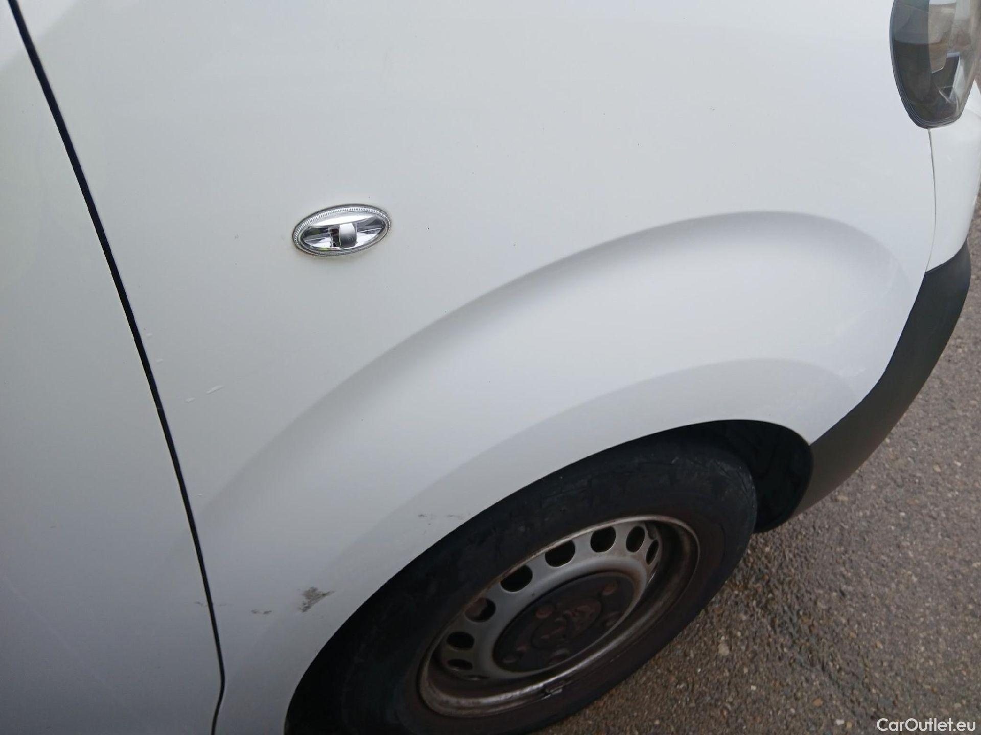  Peugeot  Expert PEUGEOT  / 2016 / 4P / furgón Furgón Premium 1.5 BlueHDi 100 Standard (AC) #19