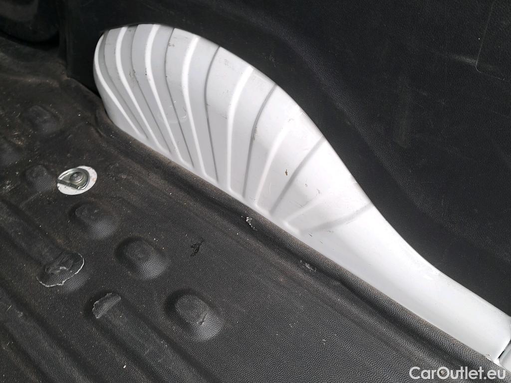  Peugeot  Partner PEUGEOT  / 2018 / 4P / furgón derivado de turismo Premium Standard 600kg BlueHDi 73kW (AC) #3