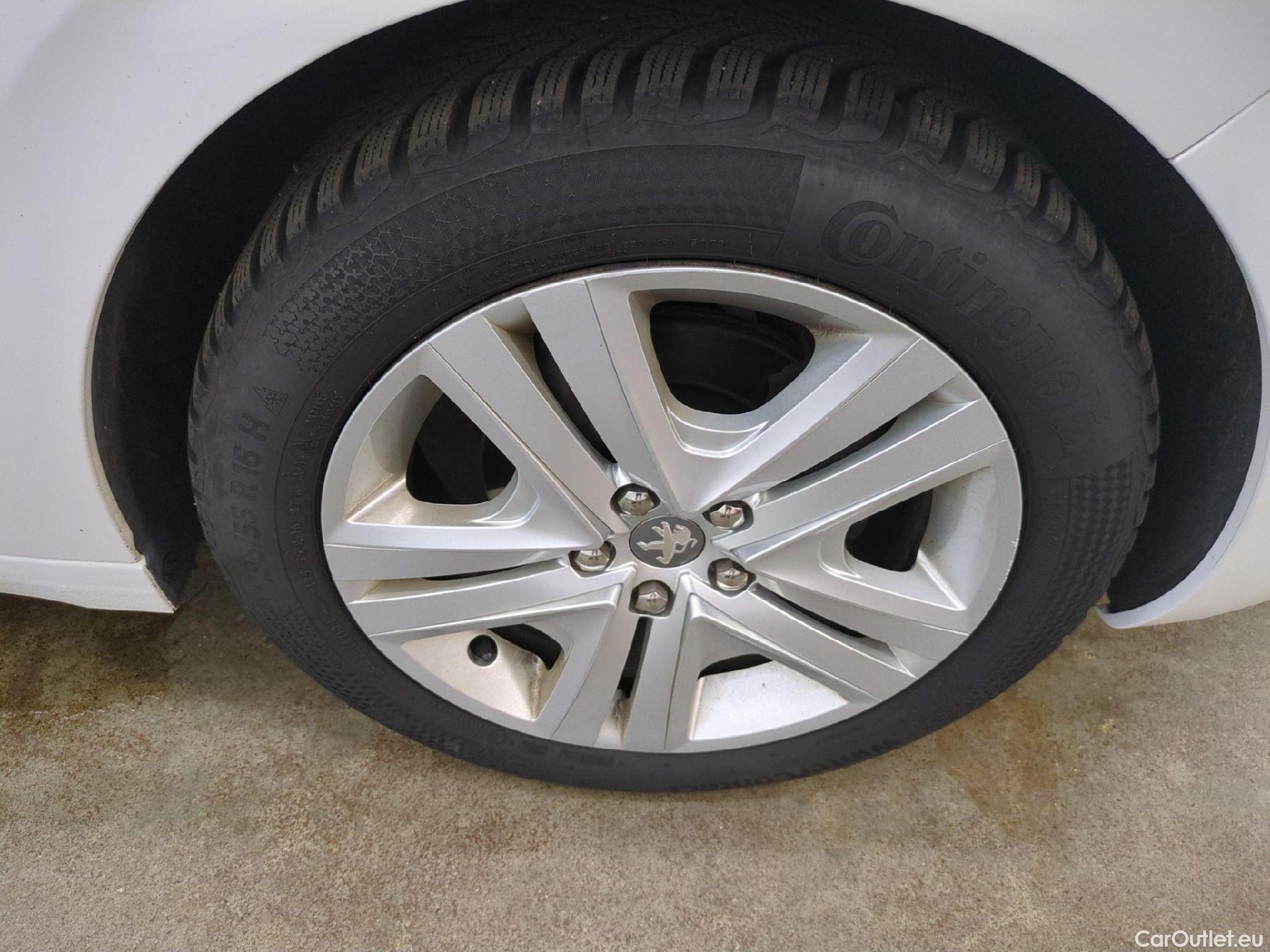  Peugeot  208  Allure Business 1.2 PureTech 110CV BVM5 E6 #2