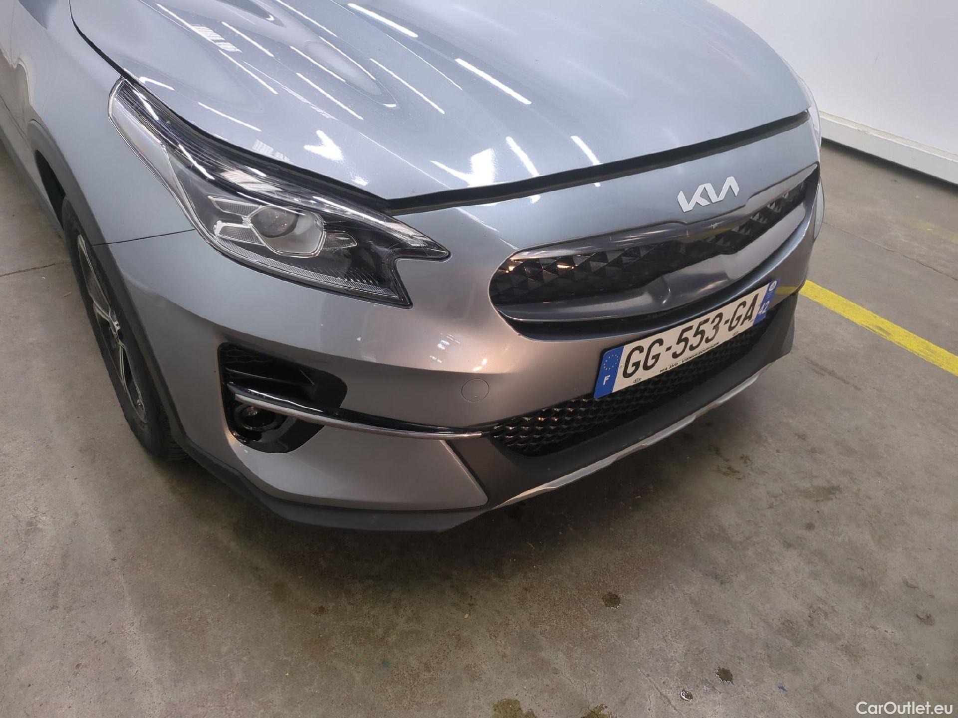  KIA  XCeed KIA  / 2019 / 5P / Crossover 1.6 GDI ISG ISG PHEV ACTIVE BUS DCT6 #51