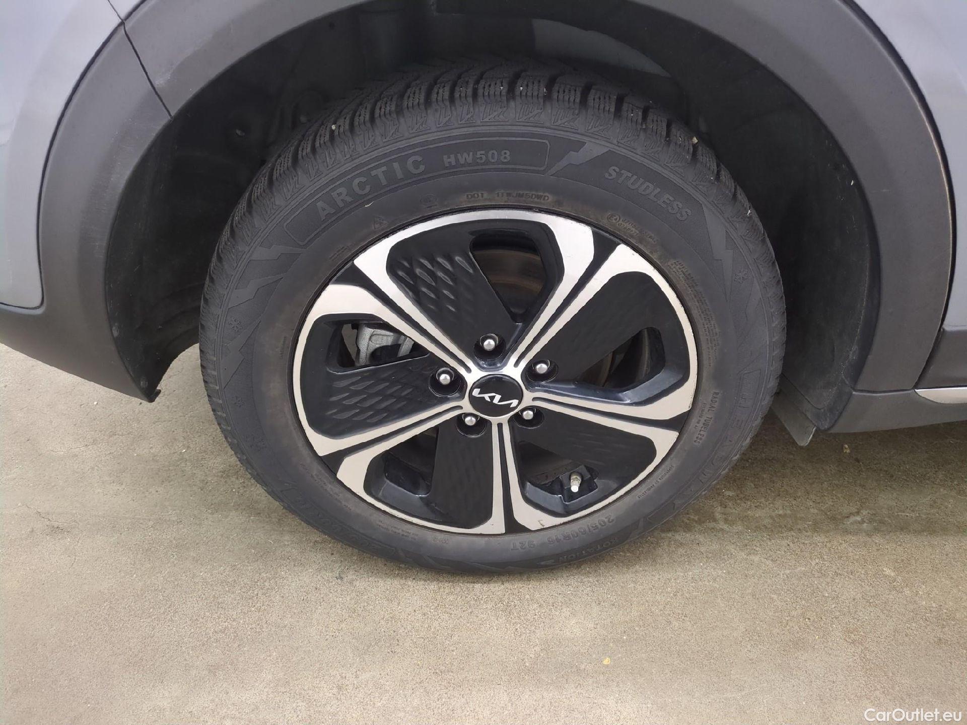  KIA  XCeed KIA  / 2019 / 5P / Crossover 1.6 GDI ISG ISG PHEV ACTIVE BUS DCT6 #12