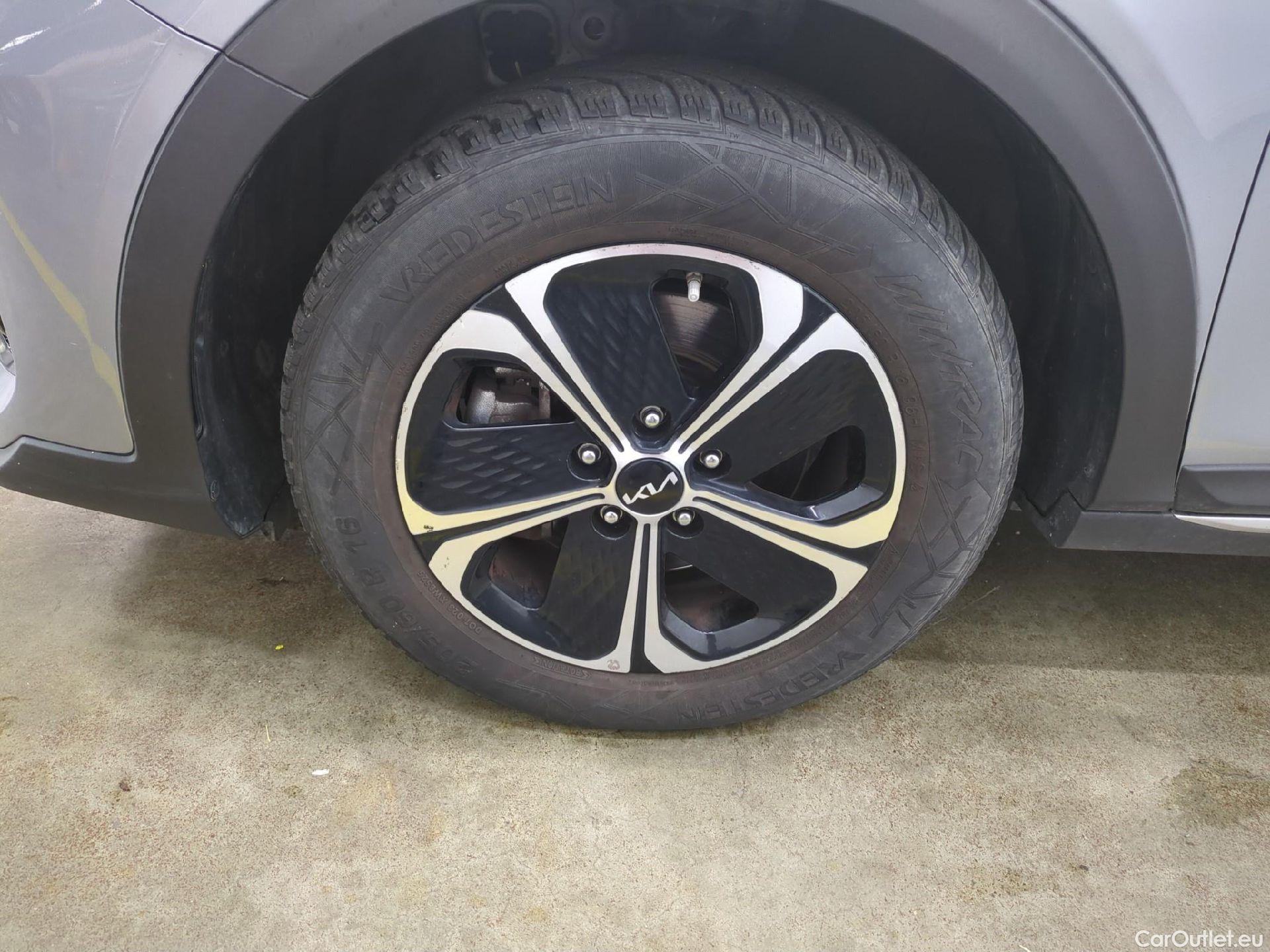  KIA  XCeed KIA  / 2019 / 5P / Crossover 1.6 GDI ISG ISG PHEV ACTIVE BUS DCT6 #3