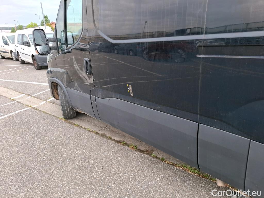  Iveco  Daily IVECO  / 2014 / 4P / Fourgon tôlé 2.3 35S16HA8 V11 H2 3520 / VENTE SANS CG #1