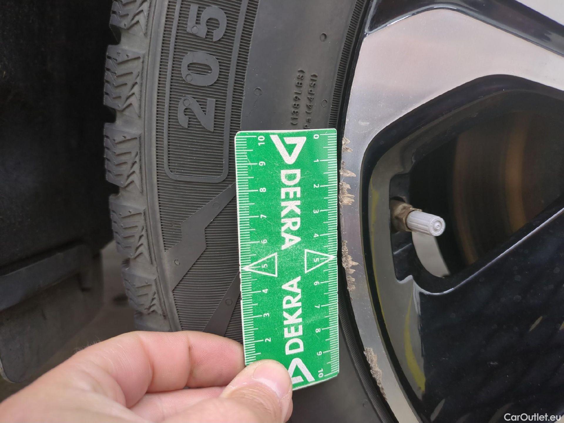  KIA  XCeed KIA  / 2019 / 5P / Crossover 1.6 GDI ISG ISG PHEV ACTIVE BUS DCT6 #6