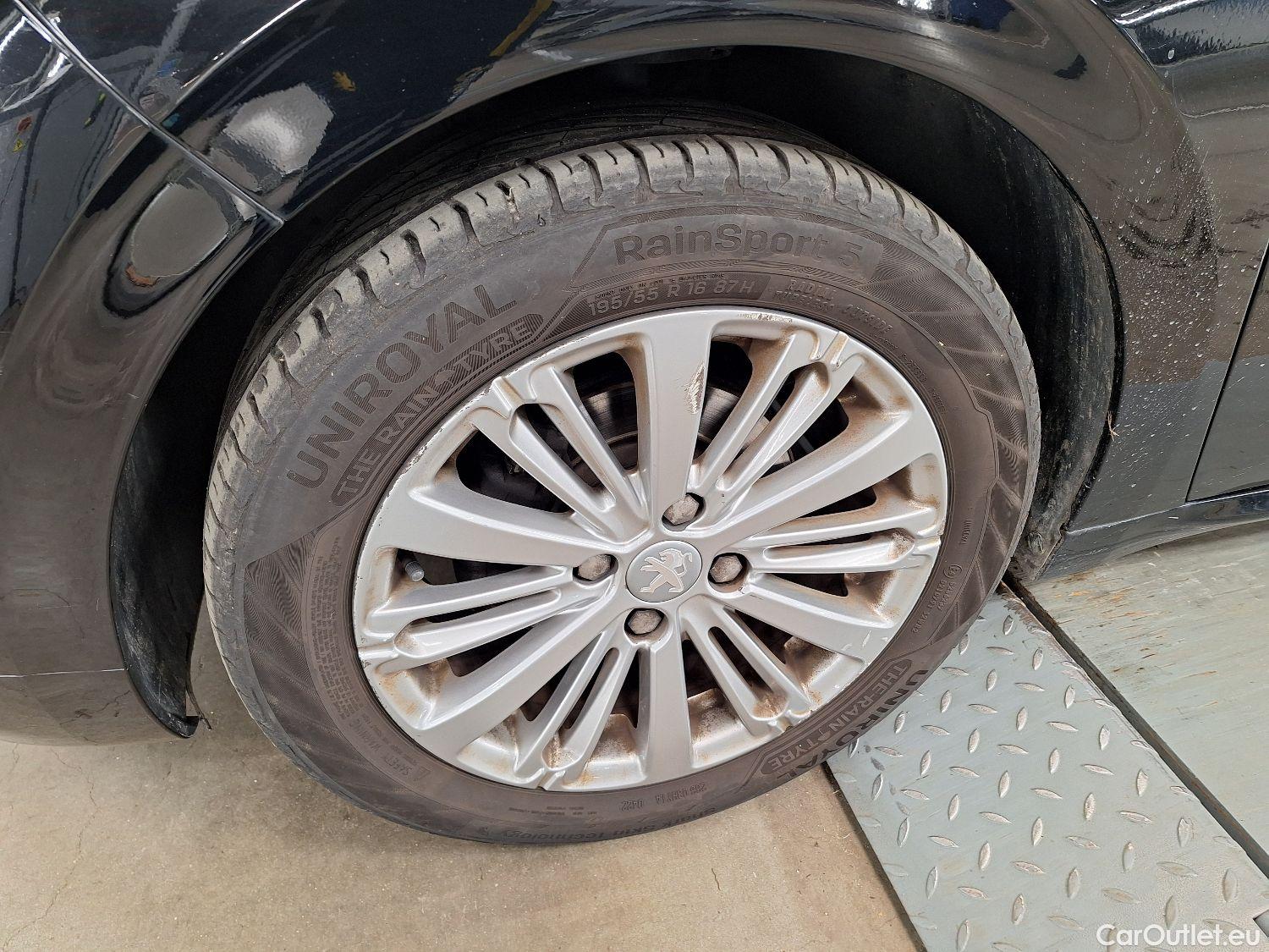  Peugeot  208 Peugeot,  '11, Peugeot  1.2 PureTech ?6.2 61kW S/S Signature 5 #104