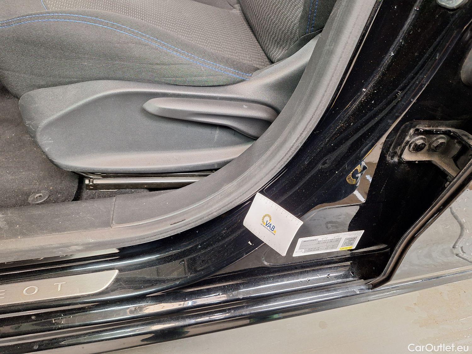  Peugeot  208 Peugeot,  '11, Peugeot  1.2 PureTech ?6.2 61kW S/S Signature 5 #75