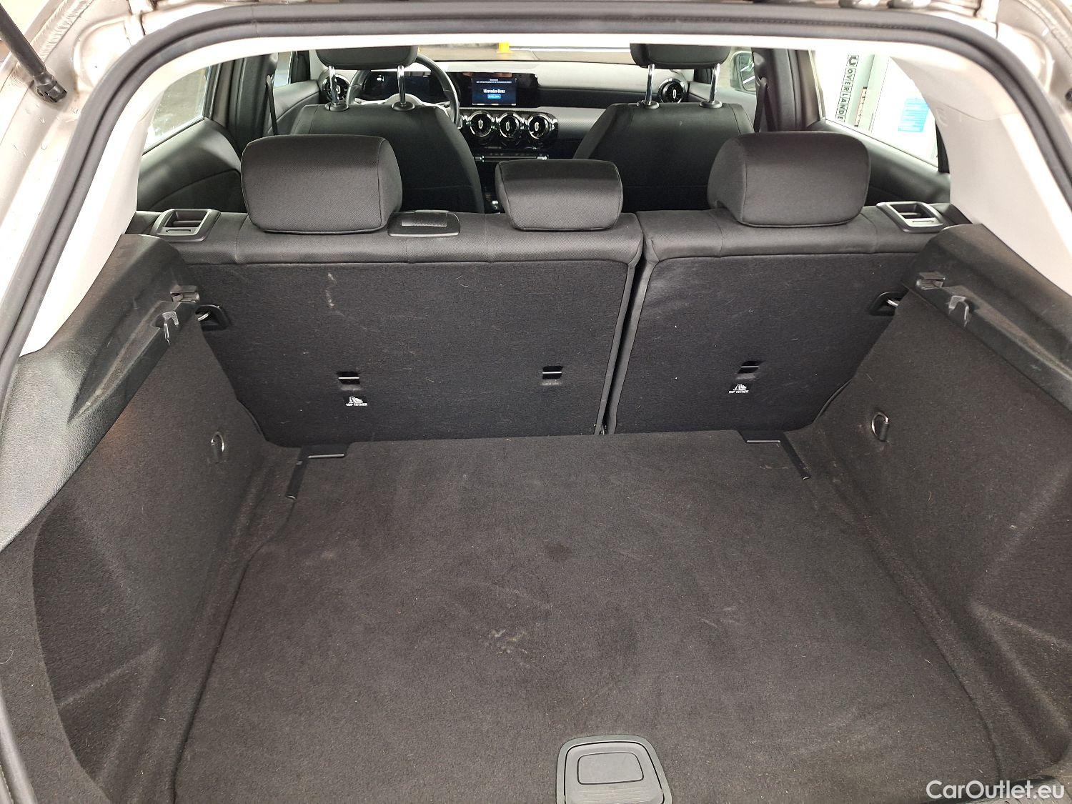  Mercedes  A-Klasse Mercedes, A-Class '18, Mercedes-Benz  A 180 d Aut. 5d #31