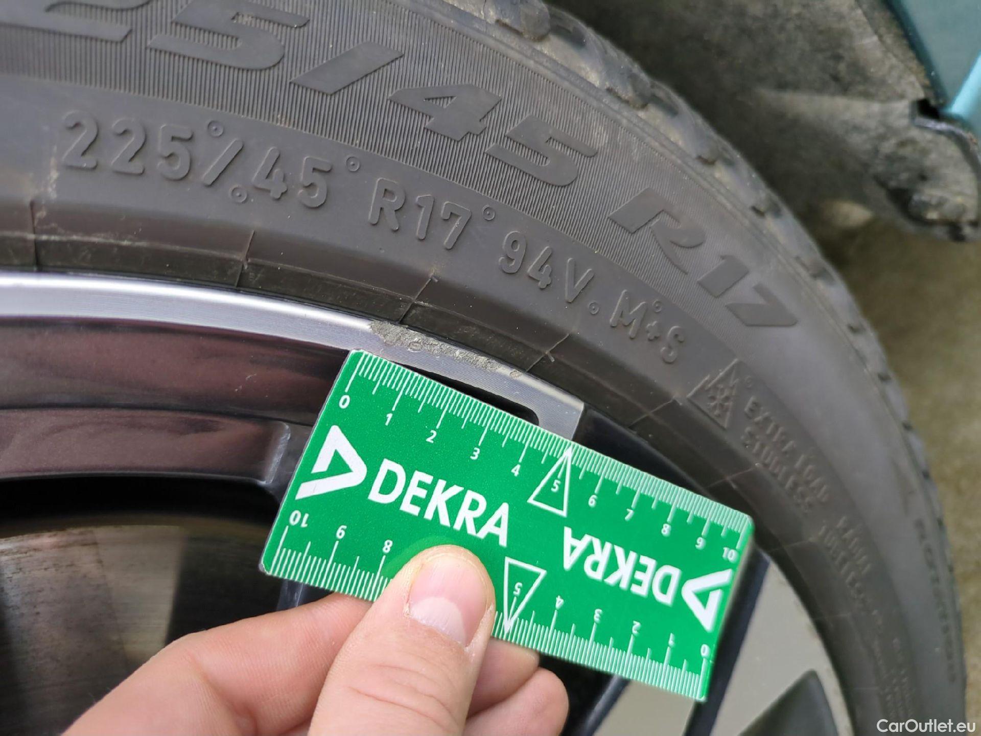  Peugeot  308 PEUGEOT  SW / 2021 / 5P / Break PHEV 180 E-EAT8 ALLURE #31