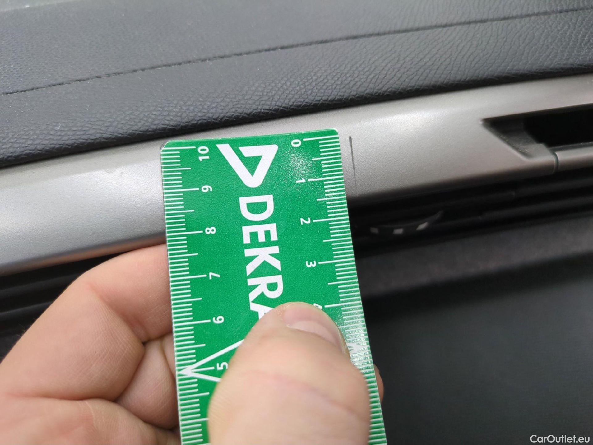  Peugeot  308 PEUGEOT  SW / 2021 / 5P / Break PHEV 180 E-EAT8 ALLURE #4