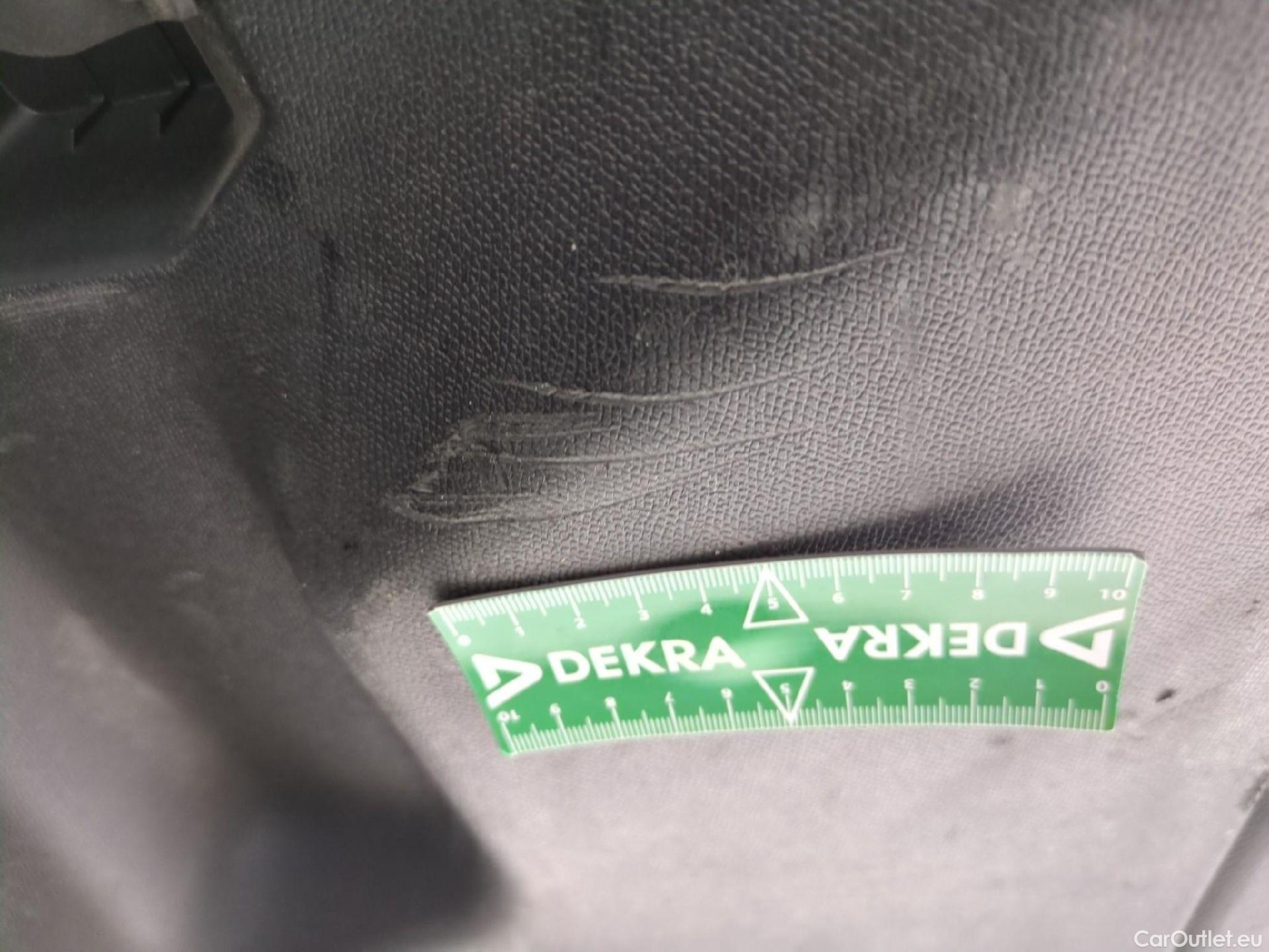  Peugeot  308 PEUGEOT  SW / 2021 / 5P / Break PHEV 180 E-EAT8 ALLURE #9