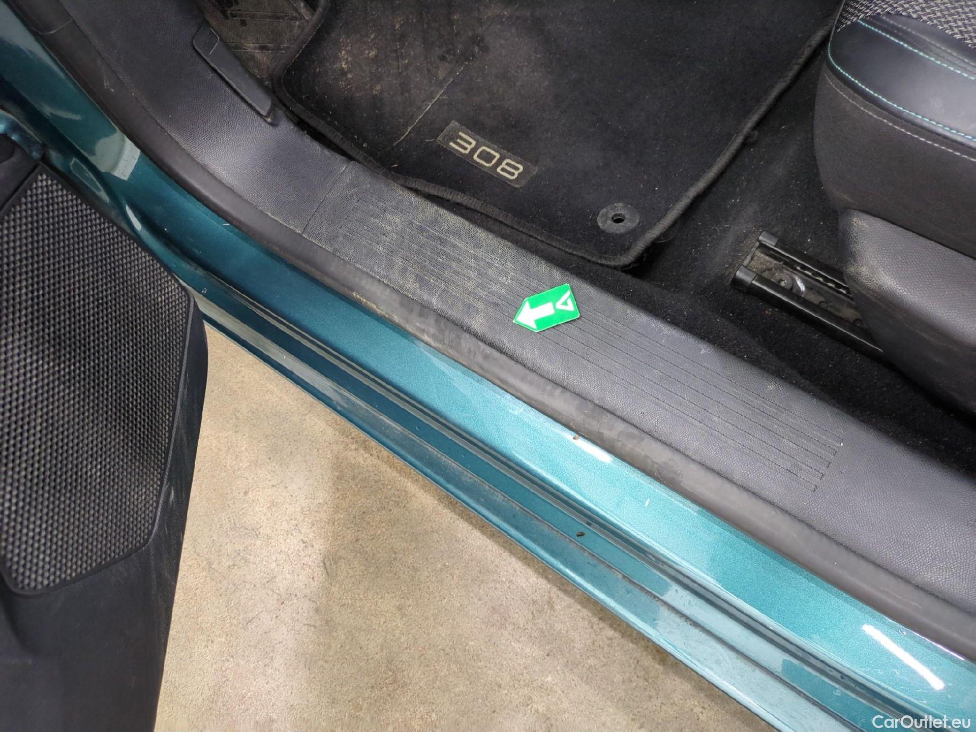  Peugeot  308 PEUGEOT  SW / 2021 / 5P / Break PHEV 180 E-EAT8 ALLURE #2