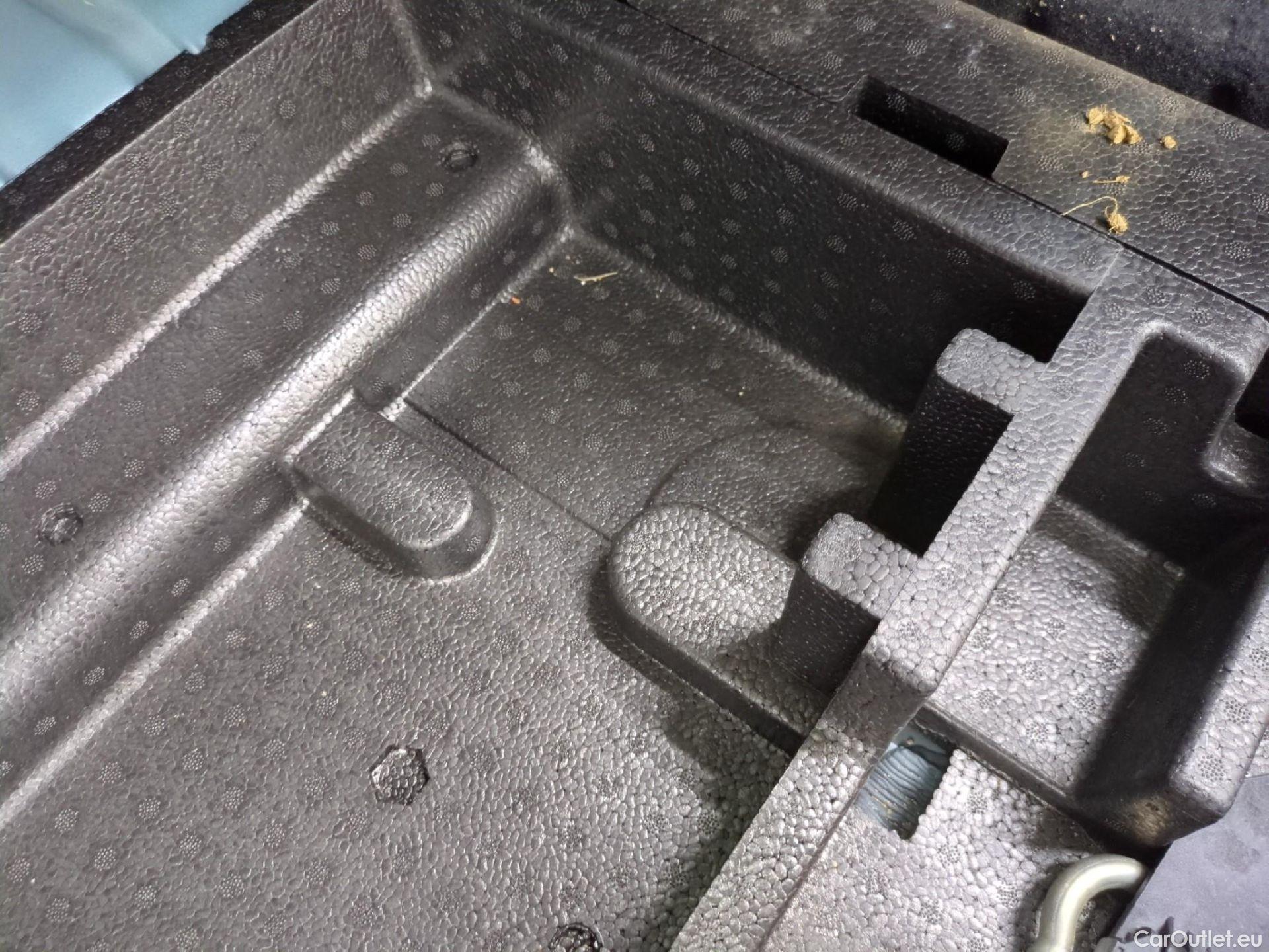  Peugeot  308 PEUGEOT  SW / 2021 / 5P / Break PHEV 180 E-EAT8 ALLURE #14