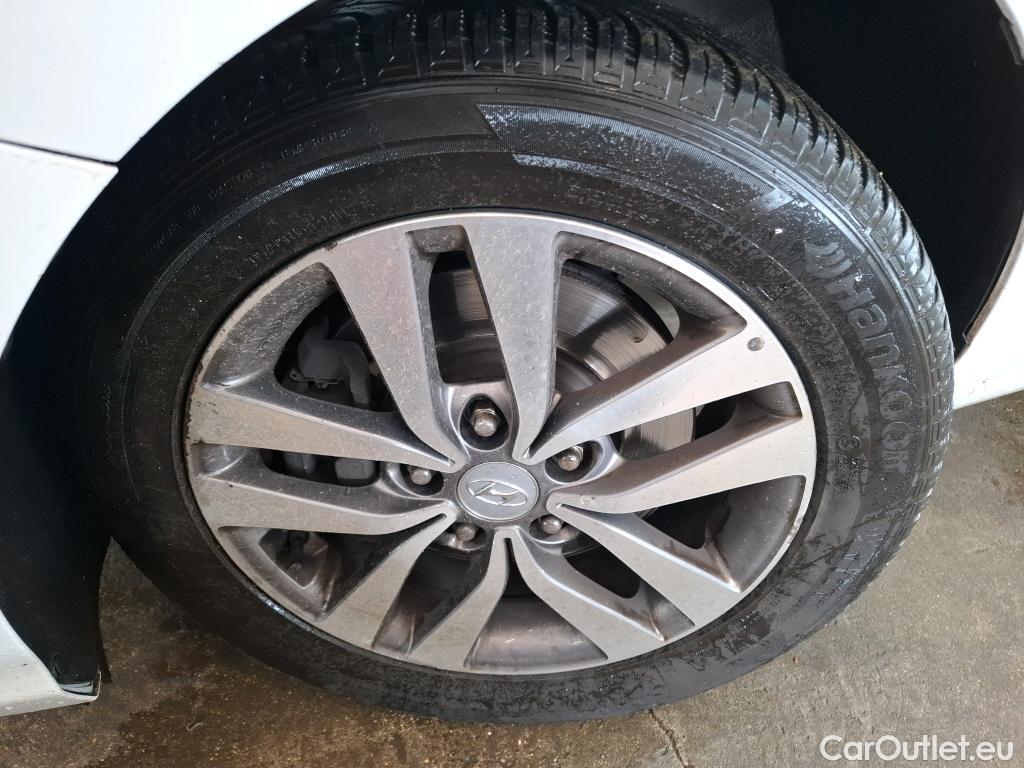  Hyundai  i30  cw Business 1.6 CRDi 115CV BVM6 E6dT #29