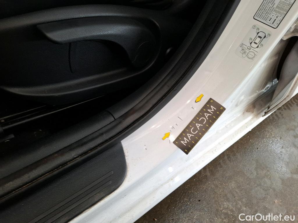  Hyundai  i30  cw Business 1.6 CRDi 115CV BVM6 E6dT #21