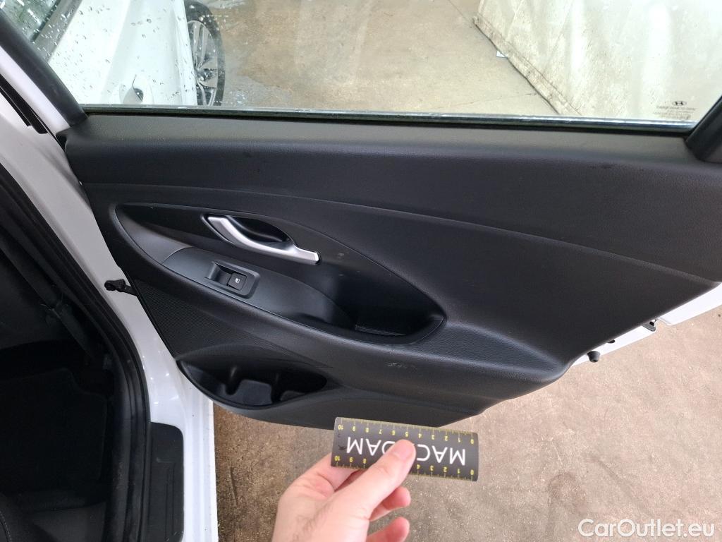  Hyundai  i30  cw Business 1.6 CRDi 115CV BVM6 E6dT #1