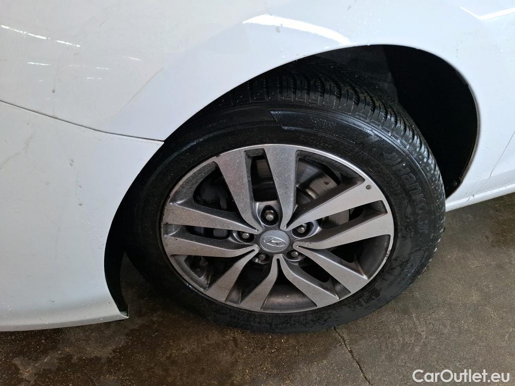  Hyundai  i30  cw Business 1.6 CRDi 115CV BVM6 E6dT #28