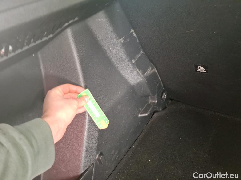  Peugeot  2008 PEUGEOT  / 2019 / 5P / Crossover 1.2 PT 130 S&S EAT8 ACTIVE BUSINESS #20