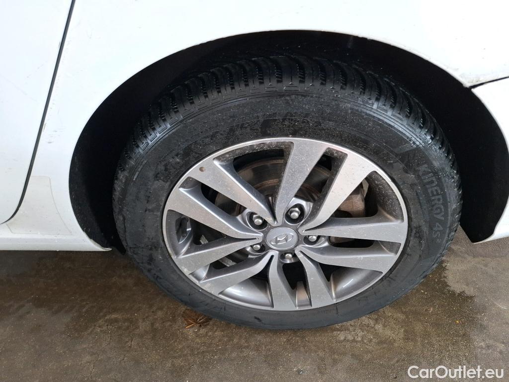  Hyundai  i30  cw Business 1.6 CRDi 115CV BVM6 E6dT #24