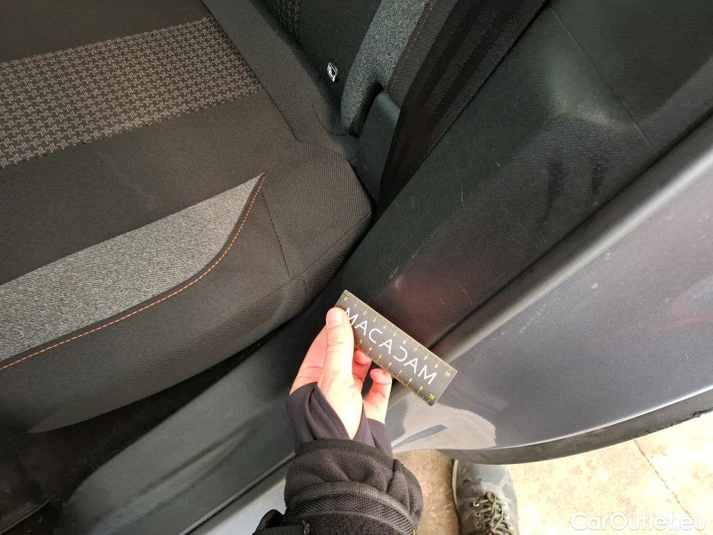  Peugeot  3008  Active Business 1.5 HDi 130CV BVA8 E6d #1