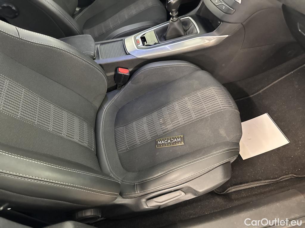  Peugeot  308 PEUGEOT  SW / 2017 / 5P / Break PureTech 110 S&S SW ALLURE #16