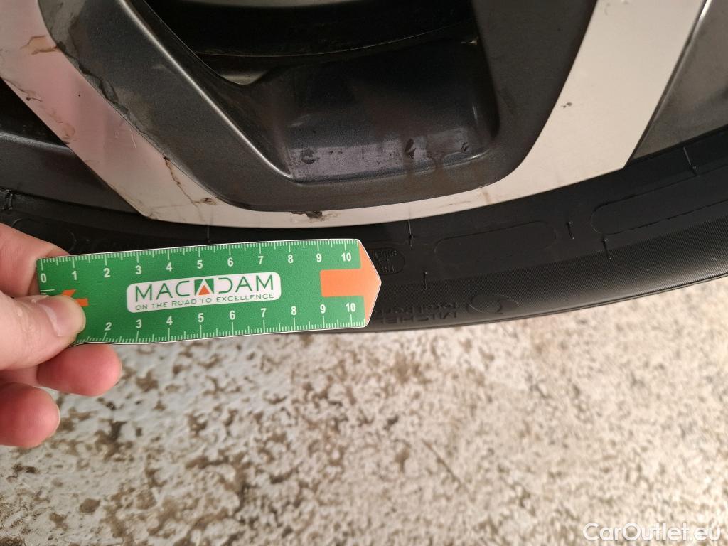  Renault  Captur RENAULT  / 2019 / 5P / SUV Intens E-TECH Plug-in 160 TVU #23