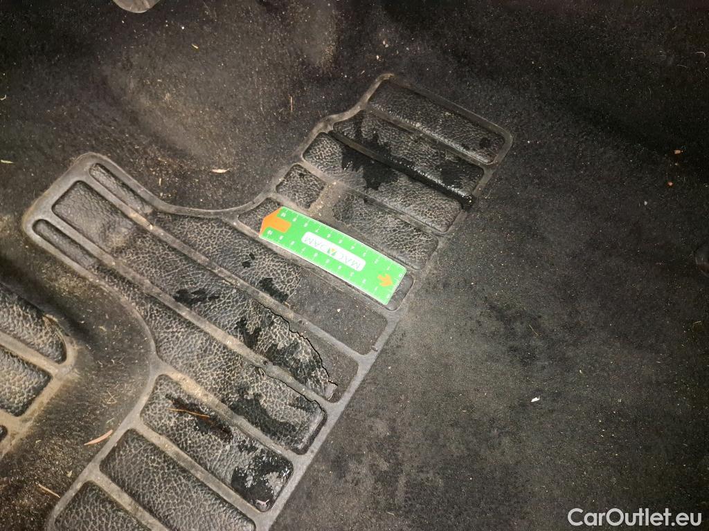  Renault  Captur RENAULT  / 2019 / 5P / SUV Intens E-TECH Plug-in 160 TVU #4