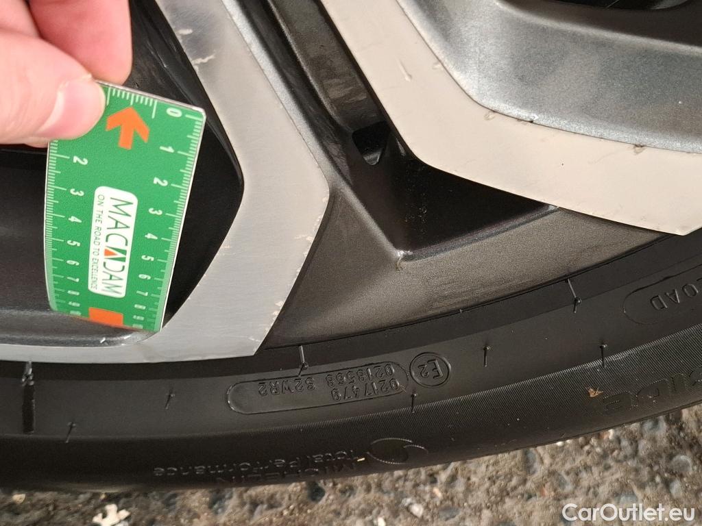  Renault  Captur RENAULT  / 2019 / 5P / SUV Intens E-TECH Plug-in 160 TVU #13