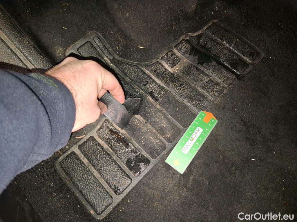  Renault  Captur RENAULT  / 2019 / 5P / SUV Intens E-TECH Plug-in 160 TVU #3