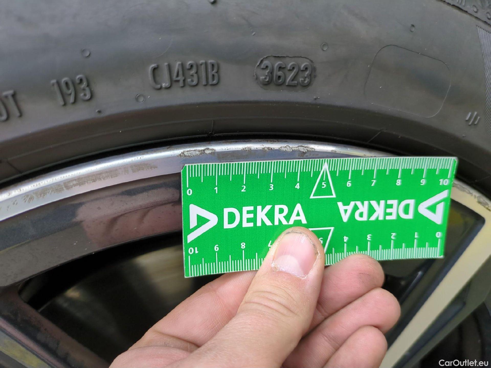  Bmw  Serie 1 Série 1 Berline 118 i Lounge 1.5 135CV BVA7 E6d #2