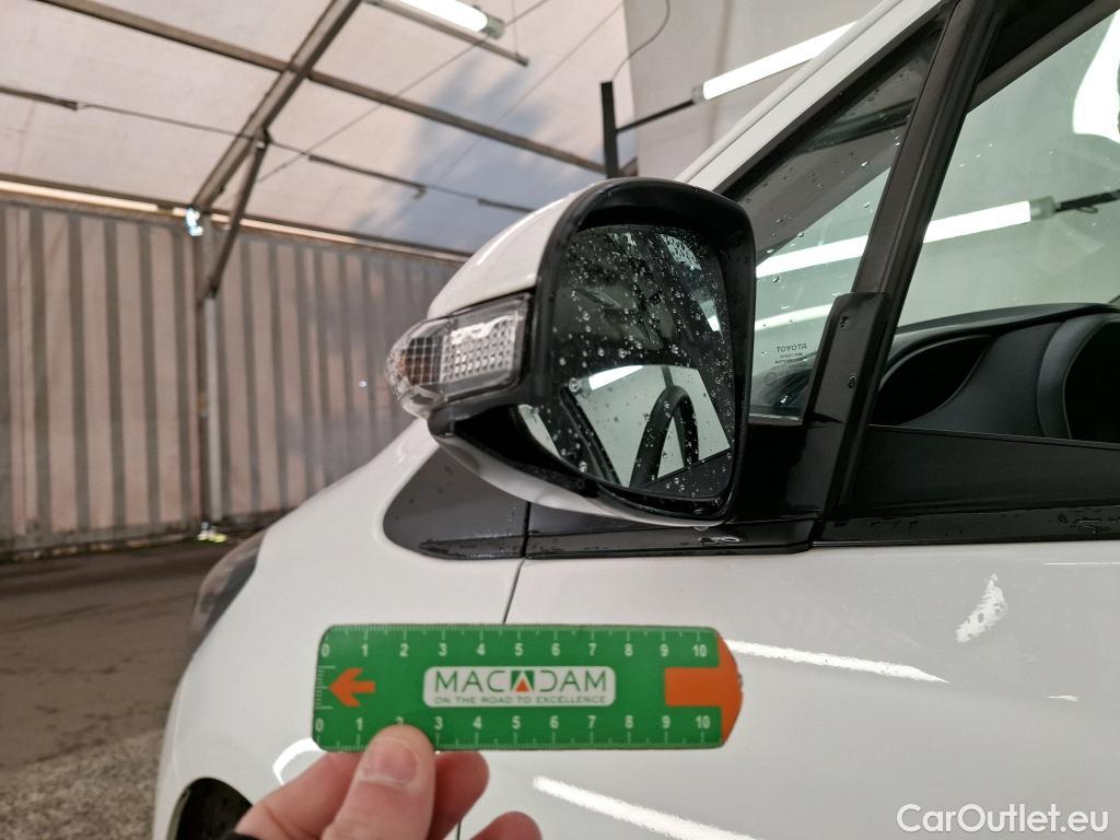  Toyota  Yaris TOYOTA  Hybride / 2017 / 5P / Berline 1.5 VVT-I HYBRID Dynamic #9