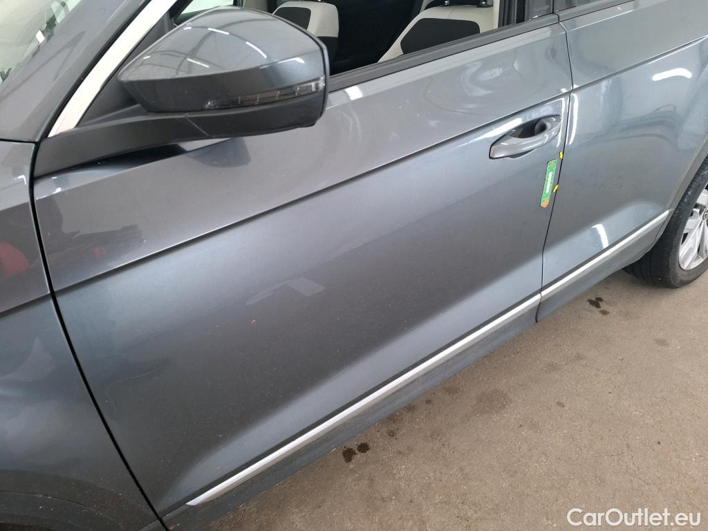  Volkswagen  T-ROC VOLKSWAGEN  / 2017 / 5P / SUV 1.5 TSI 150 EVO CARAT DSG7 #1