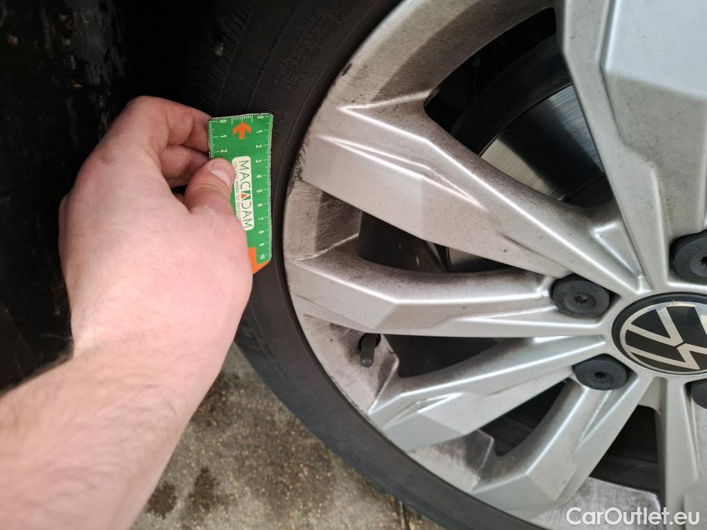  Volkswagen  T-ROC VOLKSWAGEN  / 2017 / 5P / SUV 1.5 TSI 150 EVO CARAT DSG7 #23