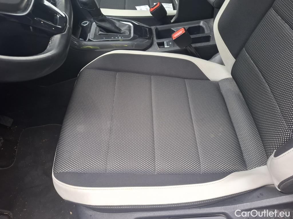  Volkswagen  T-ROC VOLKSWAGEN  / 2017 / 5P / SUV 1.5 TSI 150 EVO CARAT DSG7 #40