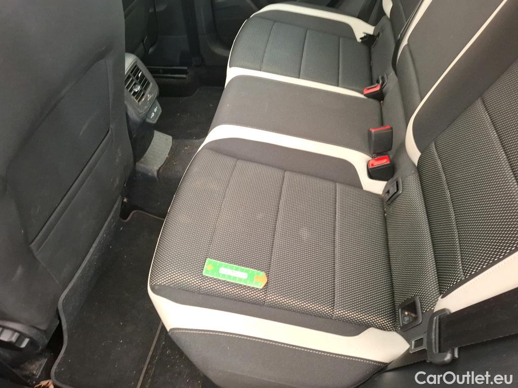  Volkswagen  T-ROC VOLKSWAGEN  / 2017 / 5P / SUV 1.5 TSI 150 EVO CARAT DSG7 #37