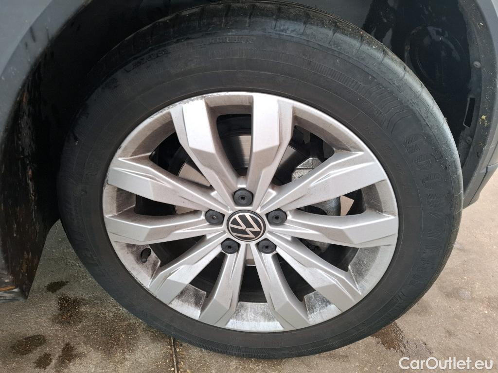  Volkswagen  T-ROC VOLKSWAGEN  / 2017 / 5P / SUV 1.5 TSI 150 EVO CARAT DSG7 #20