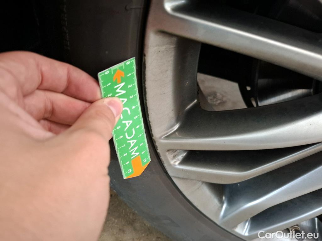  Toyota  C-HR TOYOTA  / 2016 / 5P / SUV 2.0 HYBRIDE 184 DISTINCTIVE #6