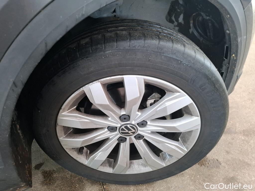  Volkswagen  T-ROC VOLKSWAGEN  / 2017 / 5P / SUV 1.5 TSI 150 EVO CARAT DSG7 #15