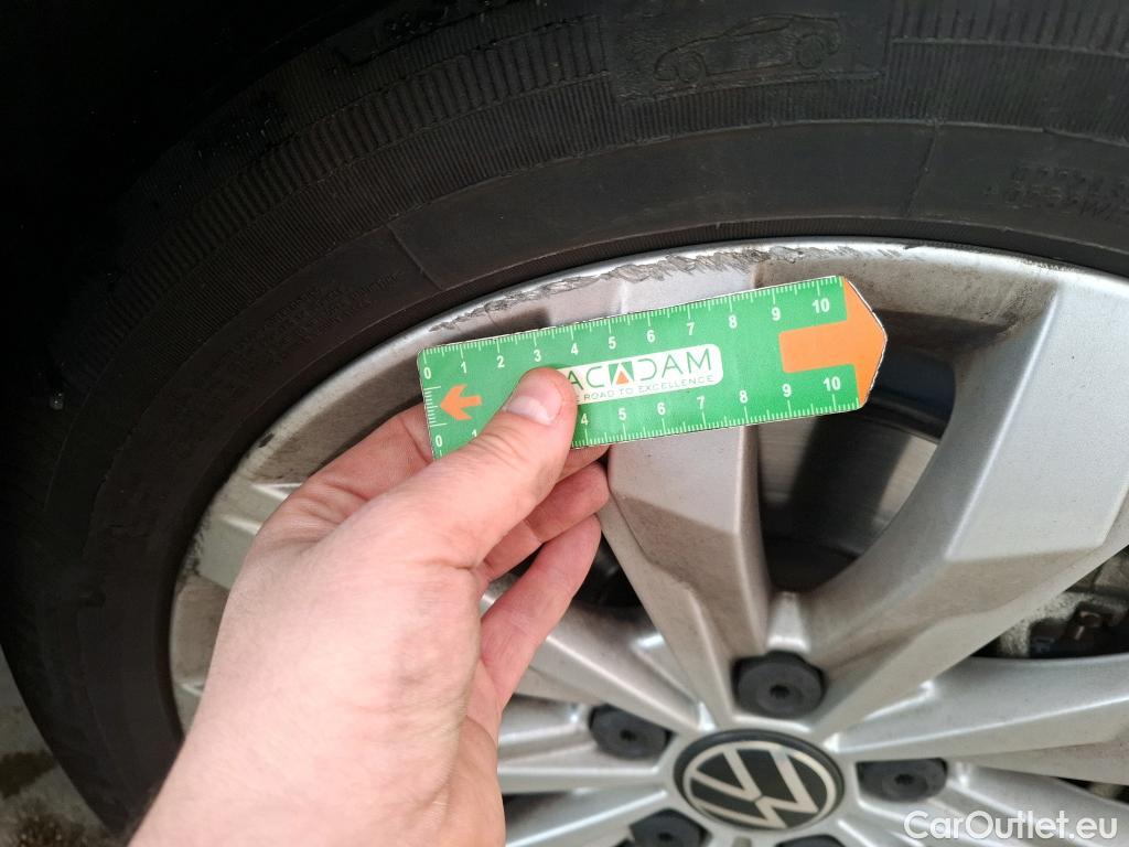  Volkswagen  T-ROC VOLKSWAGEN  / 2017 / 5P / SUV 1.5 TSI 150 EVO CARAT DSG7 #21